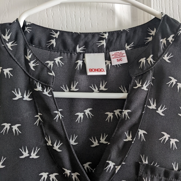 White and Green Blouse Size Small - Picture 4 of 5